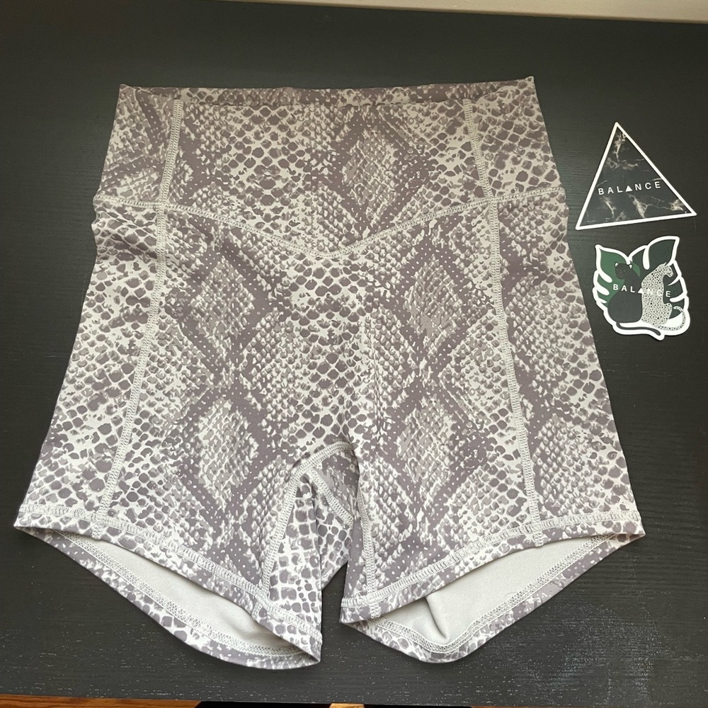 Balance Athletica Ryder Shorts - Small, Snowleopard